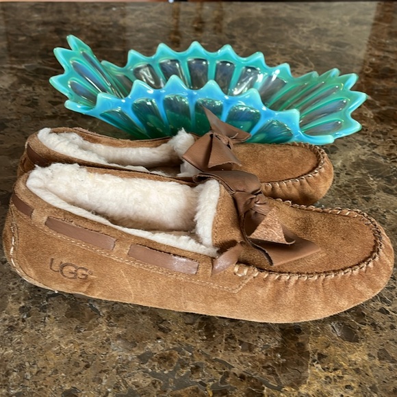 UGG Dakota Chestnut Sheepskin Leather Bow Slippers size 11 - Picture 4 of 16